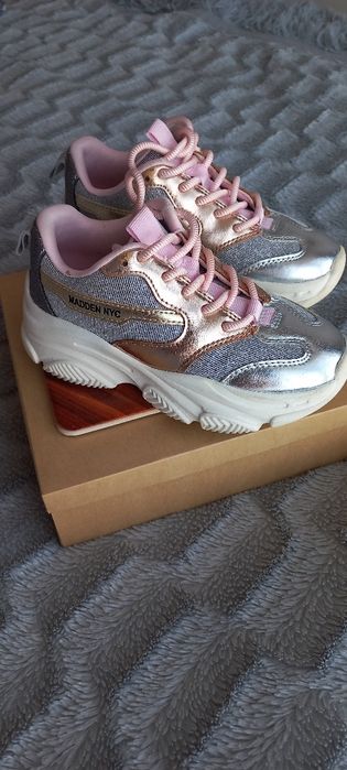 Кросівки взуття 30 розмір оригінал