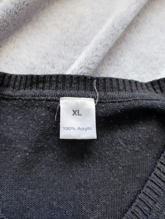 Sweter męski w serek L/XL kolor grafitowy