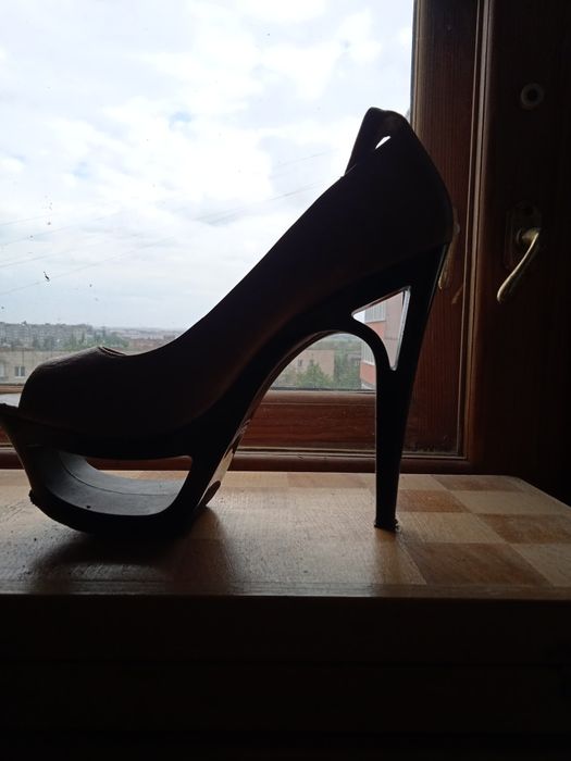 Продам взуття/одяг/аксесуари