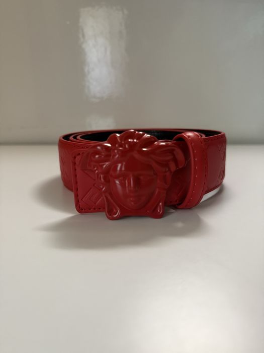 Червоний ремінь Versace