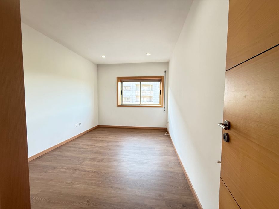 Excelente T3 Duplex em Paredes