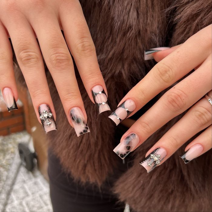 Manicure hybrydowy i żelowy