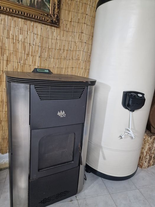 Termo acumulador de água quente  + máquina palletes