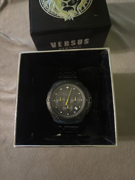 Zegarek versace versus