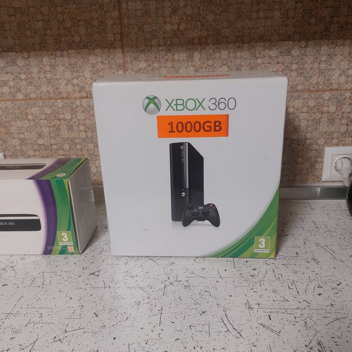 Продам Xbox 360 Slim 1TB — 2 геймпади + 31 гра