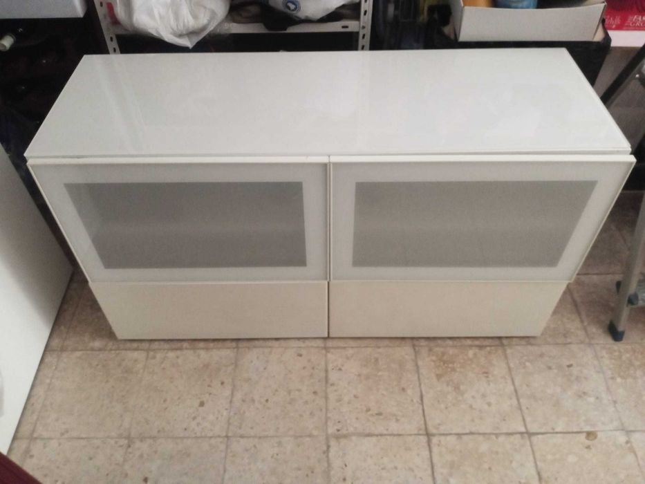 BESTÅ Móvel de TV tampo/portas em vidro c/gavetas, branco