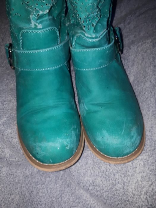 Witam mam do sprzedania buty damskie kozaki. wiosenne