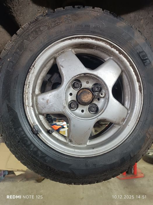 Резина зимня з литими дисками R14  185 60-65 разболтовка 4 на 100  Ваз