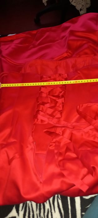Платье красное, атлас.