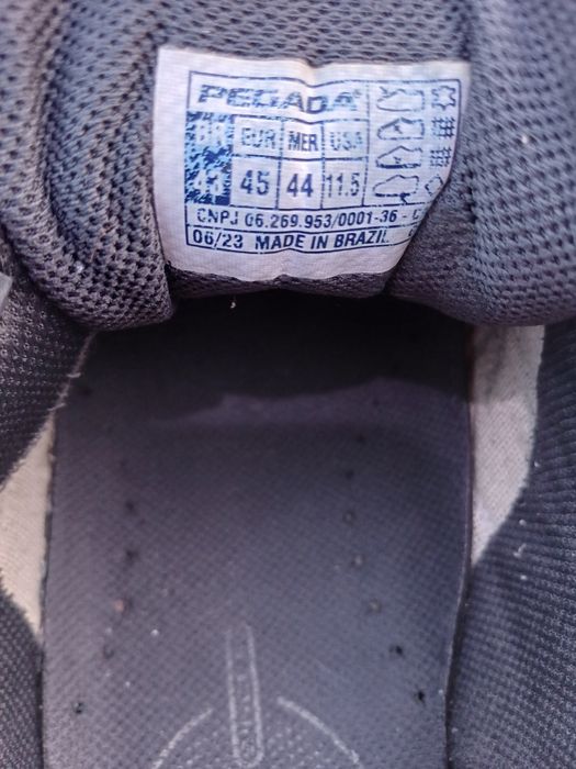Продам чоловічі кросівки