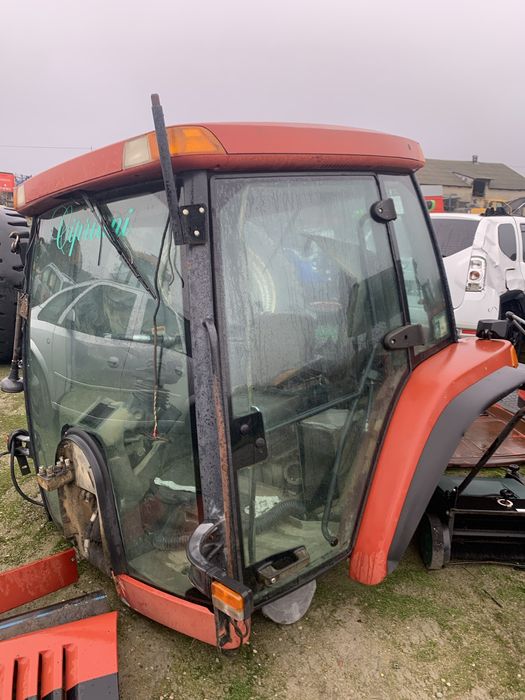 Kabina case magnum 285  jak 220