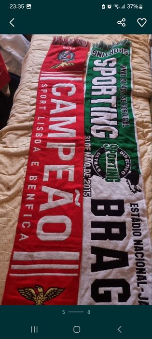 Cachecois de clubes  e da selecao  a cada 2 cachecoes  15 euros