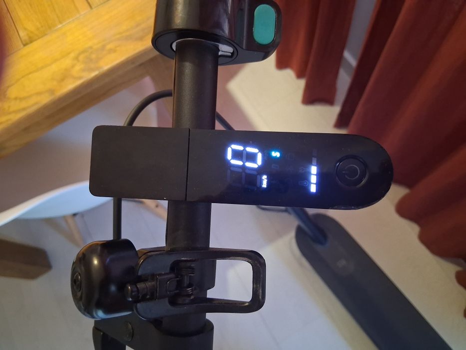 Trotinete Xiaomi Mi Eletric Scooter Mercedes AMG Petronas F1 Edition