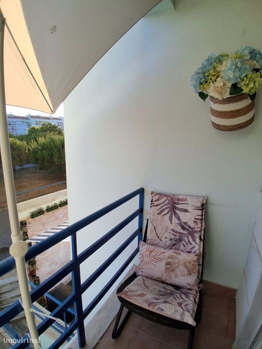 Apartamento T3 com varanda em Carcavelos