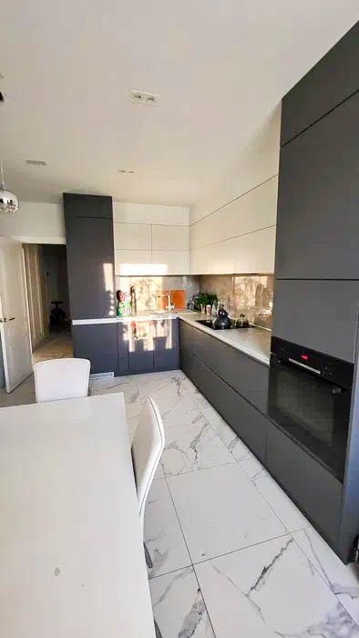 3-комн. кв. 97 м² с дизайнерским ремонтом и мебелью в ЖЕМЧУЖИНЕ  на Сахарова  - АМ - View 2