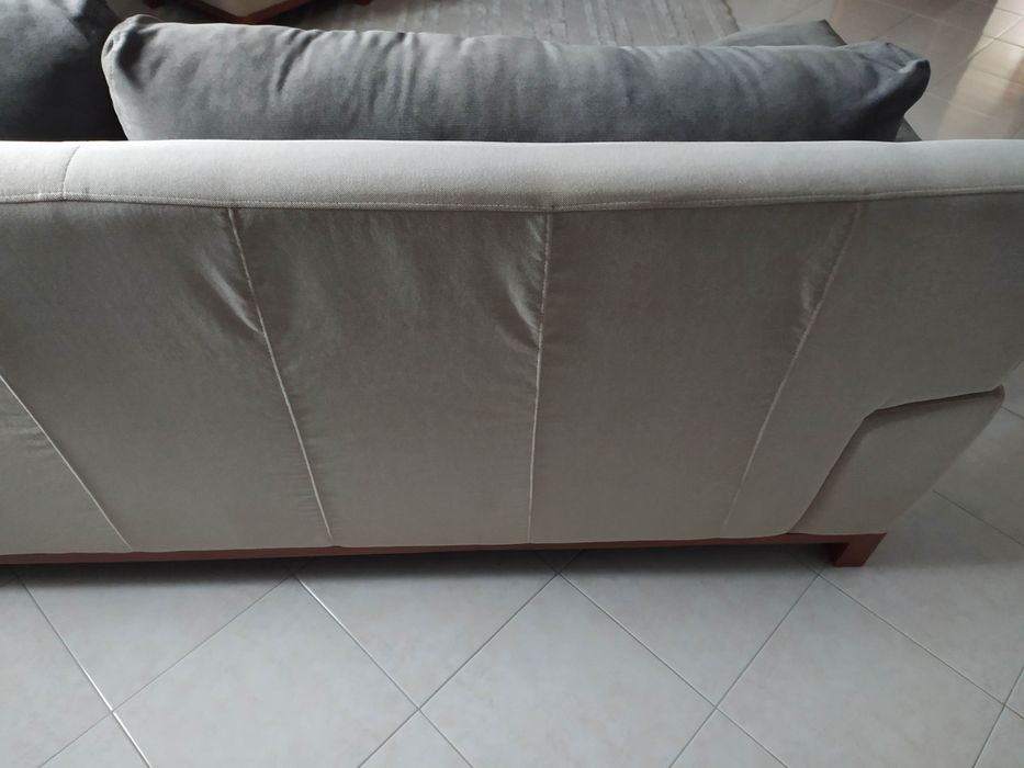Sofá 4 lugares com 2 pufs