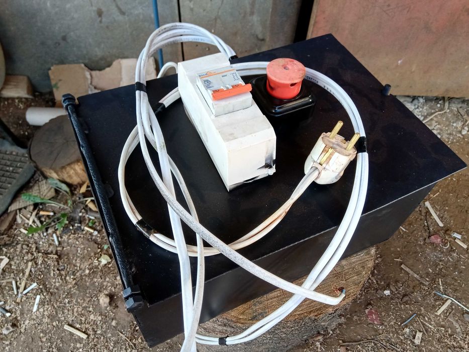 Электродвигатель отличном сост 0.37-5.5 квт с преобразователем220вольт