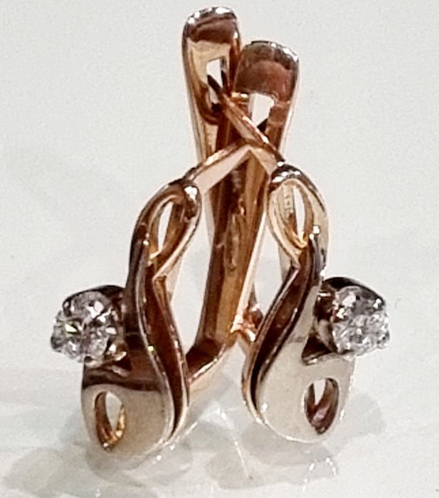 Золотые серьги с бриллиантами. ct 0,14