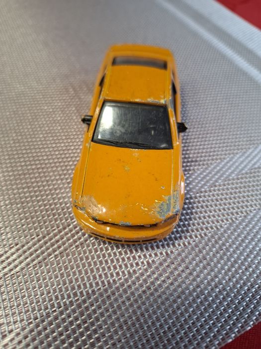Bburago ford mustang gt skala 1:43