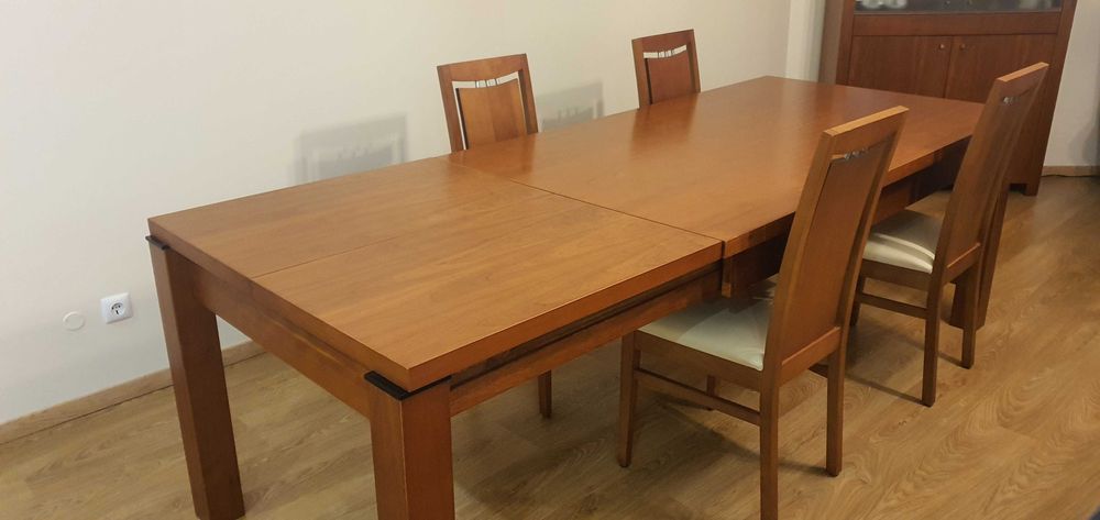 Mobília de Sala de Jantar - Aparador + Mesa