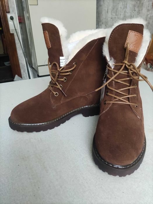 Продам зимние женские ботинки 38 размера