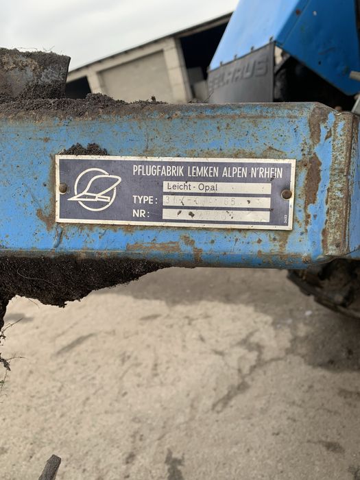 Продам плуг оборотний