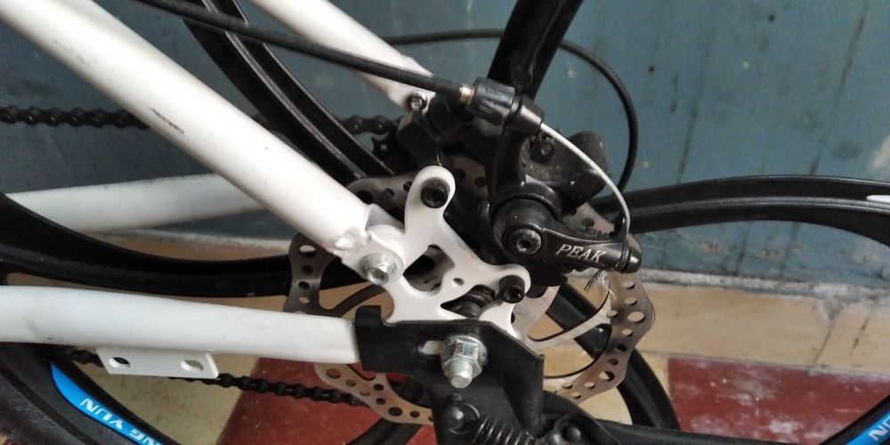 Bicicleta BTT dobrável 27 mudanças com suspensão cor azul e branca