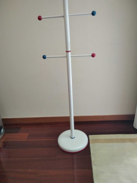 Suporte de roupa infantil