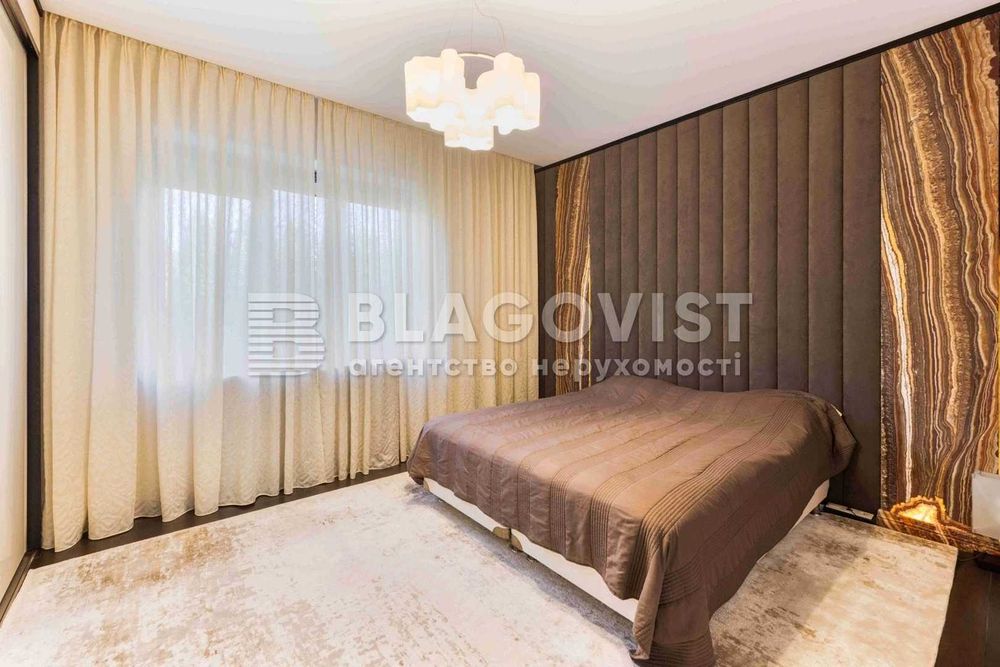 Стоянка БЕЗ % 300м2 Дом с бассейном в закрытом охраняемом КГ