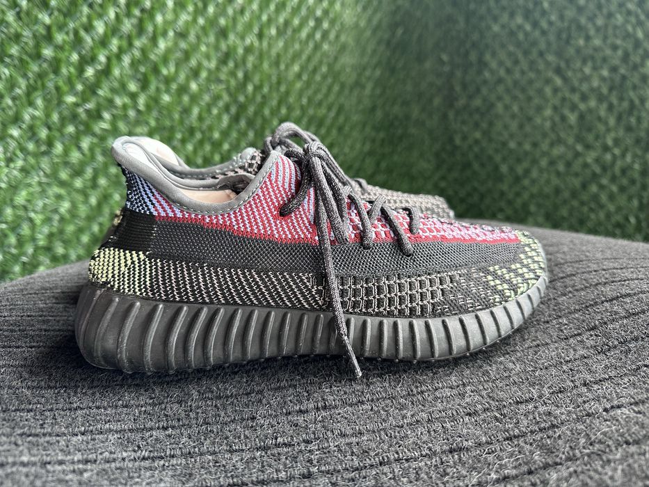 Кроссовки Adidas Yeezy Boost 350 V2 модели «Yecheil» reflective