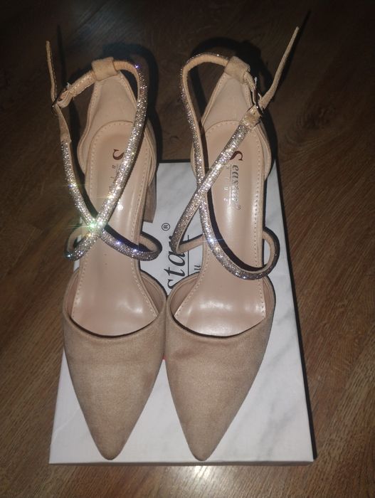 Buty na słupku r.39