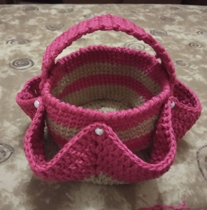 В’язана корзинка пасхальна