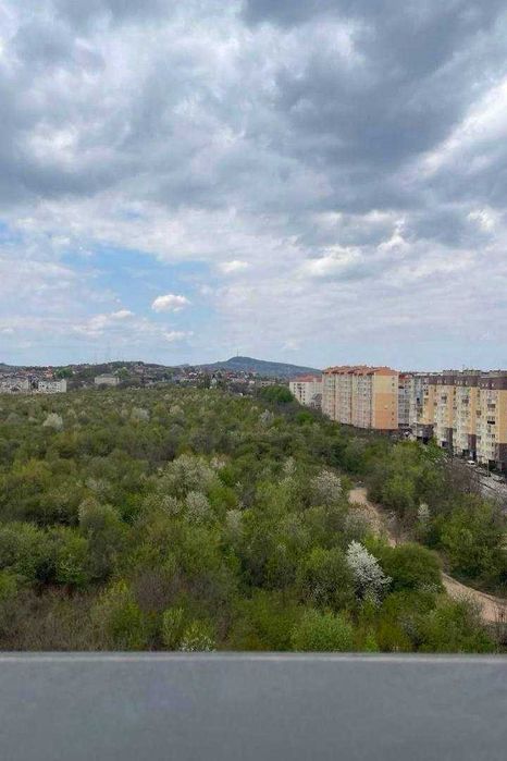 5-кімнатний пентхаус із 2 терасами + кладова на вул. Рівненській