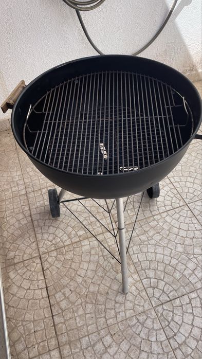 Grelhador a carvão Weber 57cm