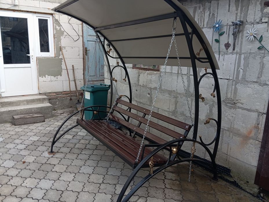 Садова качеля в стилі лофт