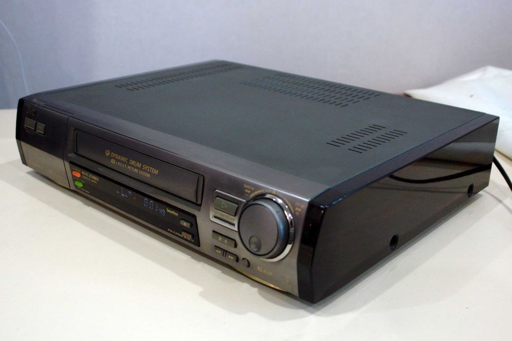 Hi-Fi Stereo стерео видеомагнитофон JVC HR-DD949EE.