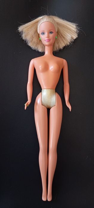 Barbie Pretty in play 1998 China.