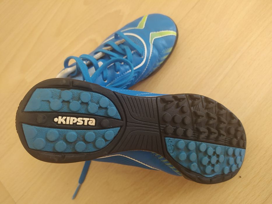 Buty sportowe / korki / śnieżynki - rozm. 30 / 18 cm