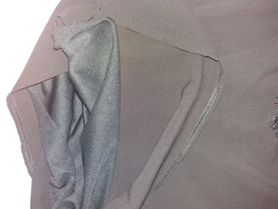 Blusa preta de alças