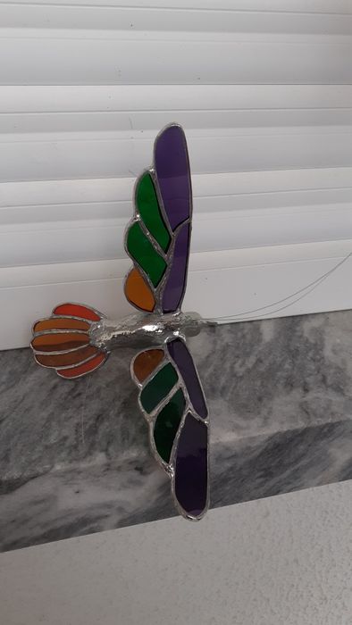 Colibri de vitral e estanho