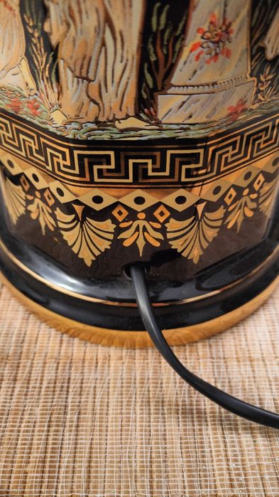 Lampa z motywem greckim