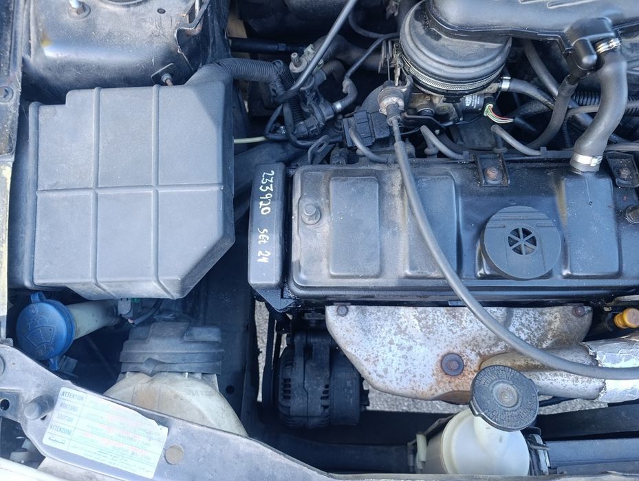 Peugeot 106 1.0 xt foto 4
