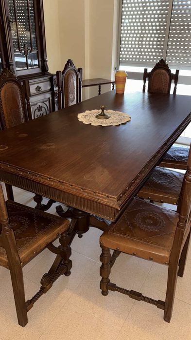 Mesa de jantar com cadeiras