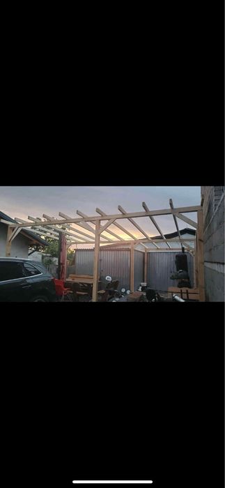 Drewniane konstrukcje ogrodowe – domki, altany, pergole i więcej!