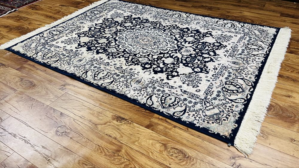 Piękny jedwabny dywan w stylu perskim 125 × 185 cm ponadczasowa elegencja