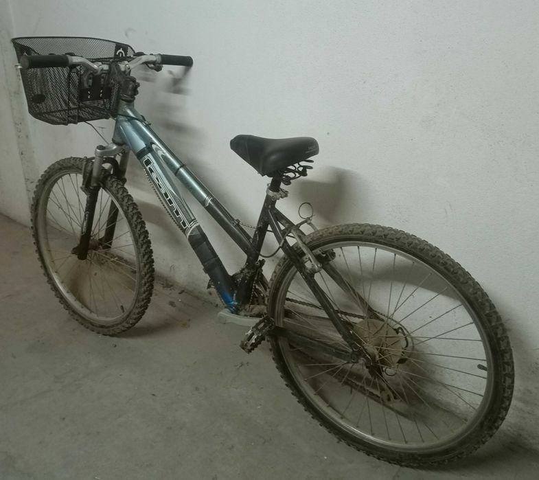 Bicicleta Sra roda 26, estimada e prática, afinada pronta a usar.