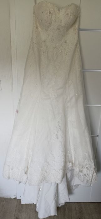 Suknia Madonna koronka perełki długi tren