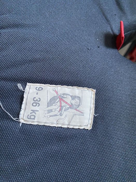 Автокрісло бустер