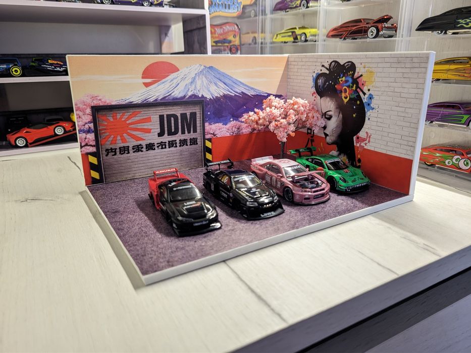 Готова діорама масштабу 1:64 у стилі японського автоспорту JDM.