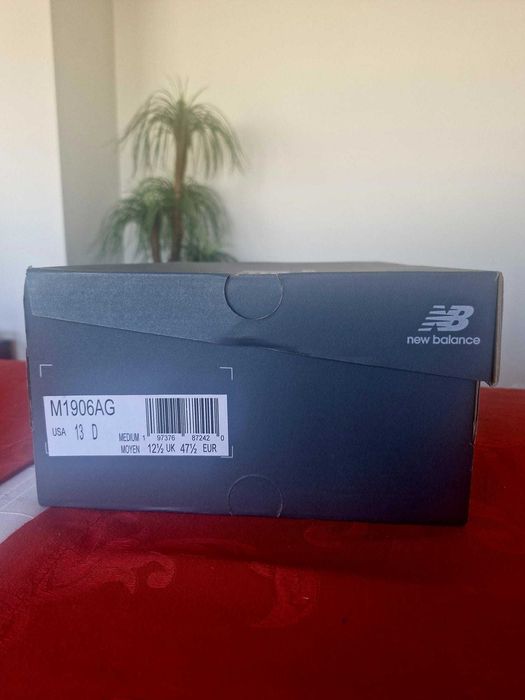 Sapatilhas New Balance Modelo 1906A